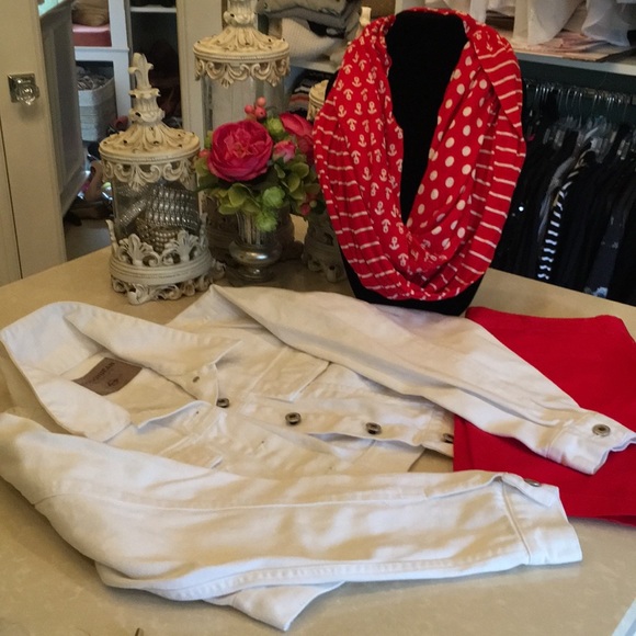 LONDONJEAN Jackets & Blazers - White cropped jean jacket